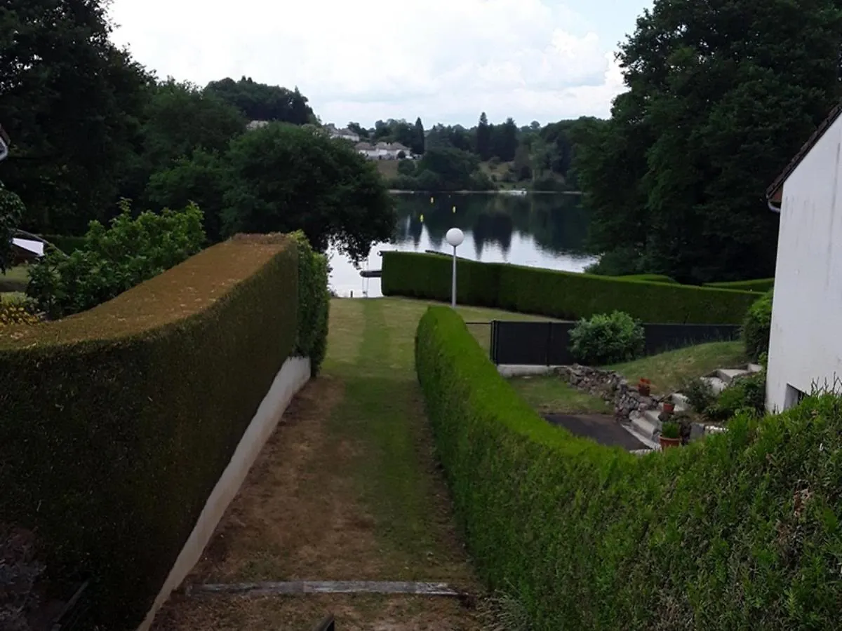 Holiday home Gite Au Bord Du Lac De Saint-Etienne Cantales Avec Piscine, Jardin Clos Et Acces Activites Nautiques. - Fr-1-742-255