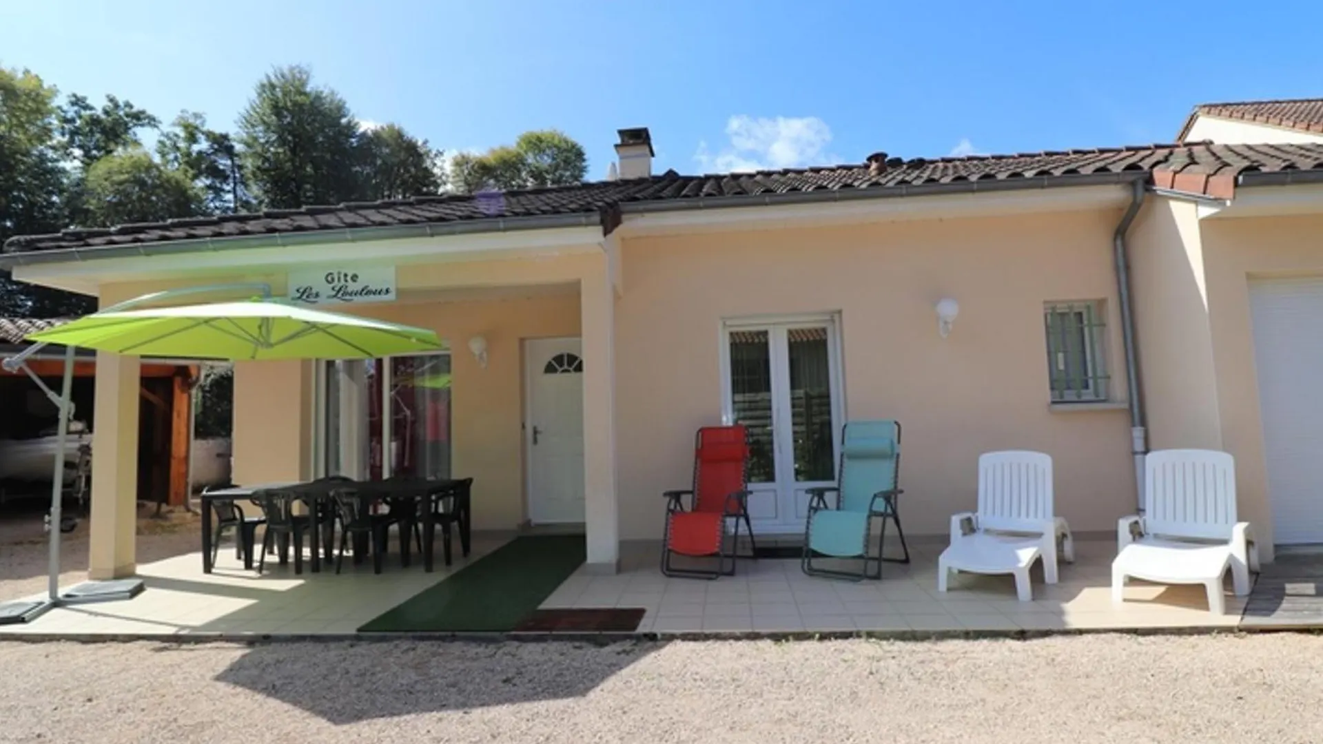 Gite Au Bord Du Lac De Saint-Etienne Cantales Avec Piscine, Jardin Clos Et Acces Activites Nautiques. - Fr-1-742-255 Saint-Gerons