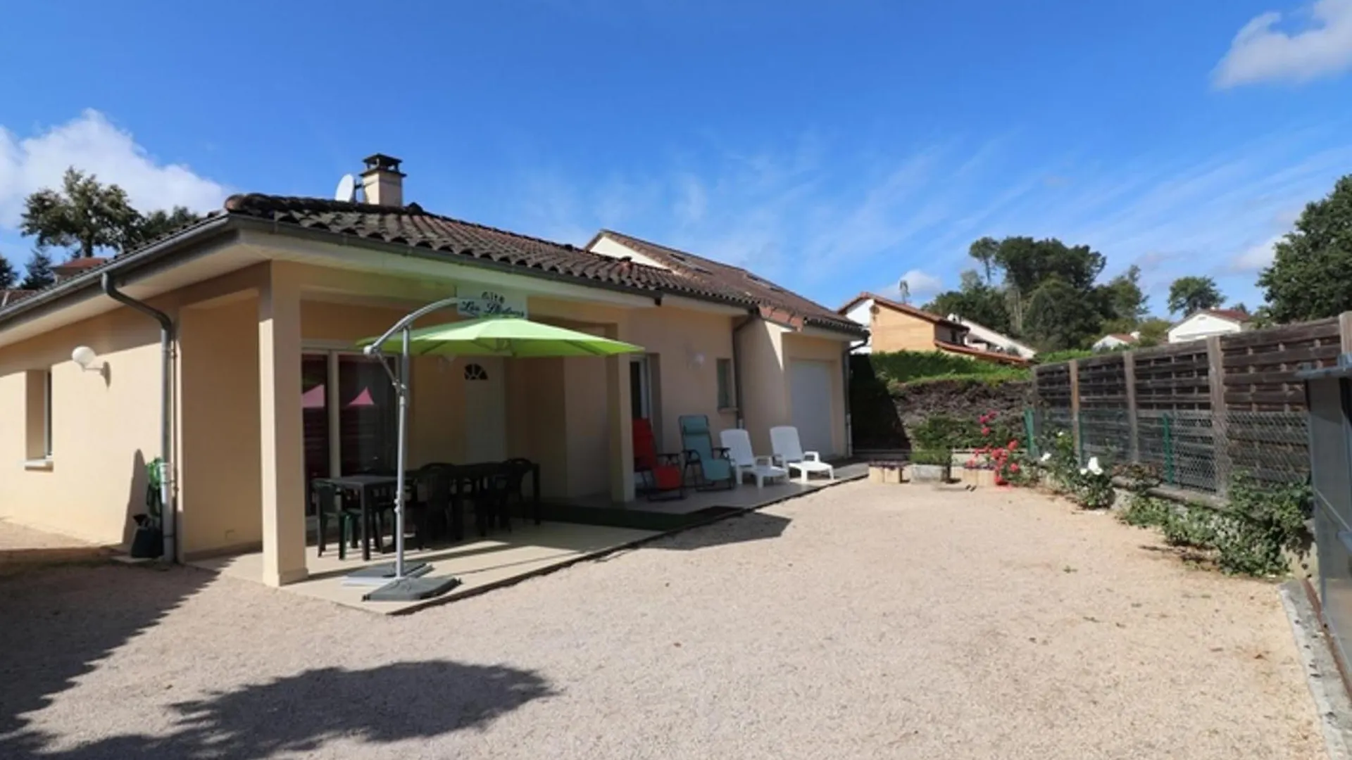 Holiday home Gite Au Bord Du Lac De Saint-Etienne Cantales Avec Piscine, Jardin Clos Et Acces Activites Nautiques. - Fr-1-742-255