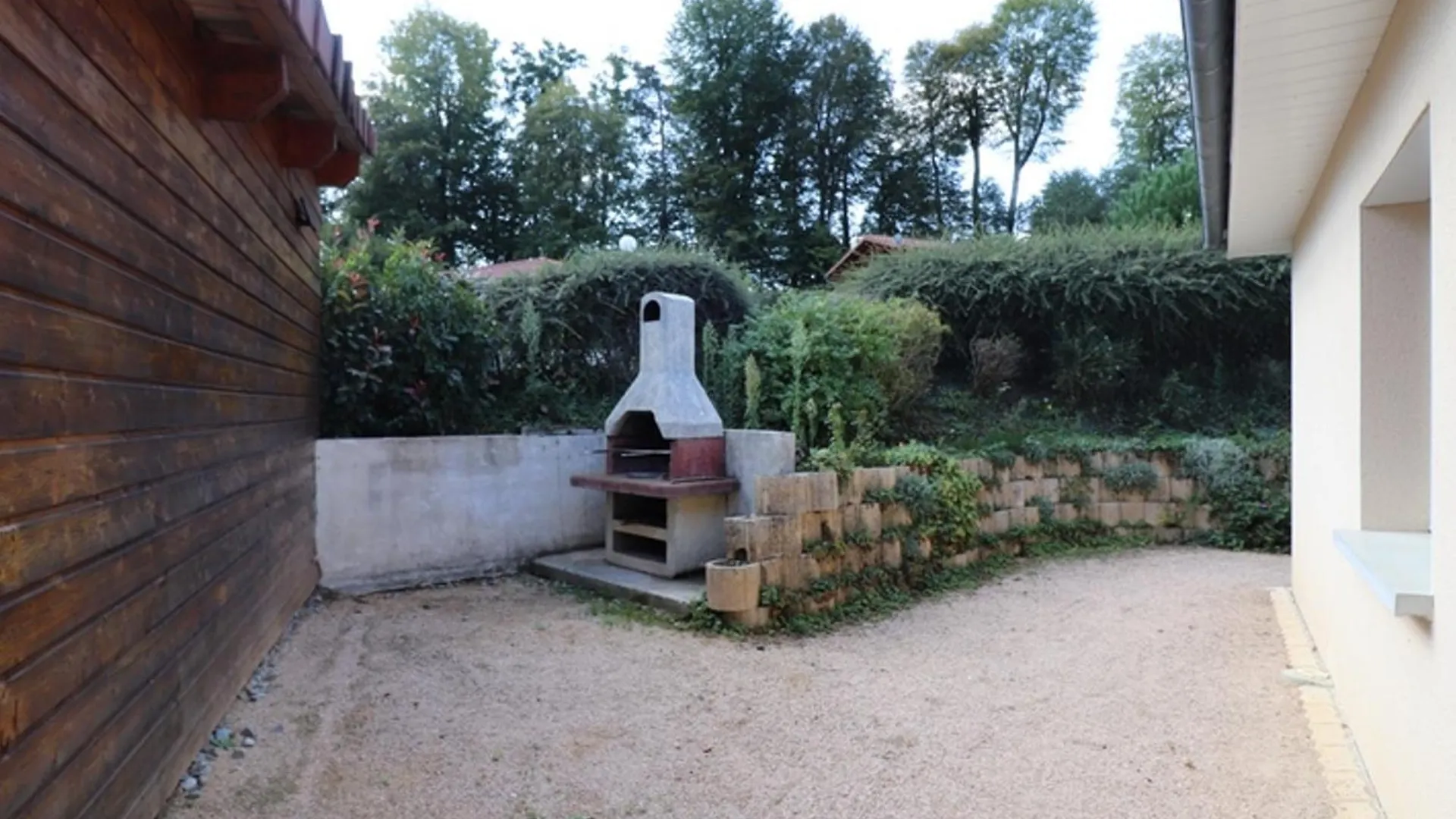Holiday home Gite Au Bord Du Lac De Saint-Etienne Cantales Avec Piscine, Jardin Clos Et Acces Activites Nautiques. - Fr-1-742-255